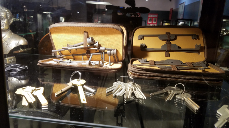 Lock picking tools.